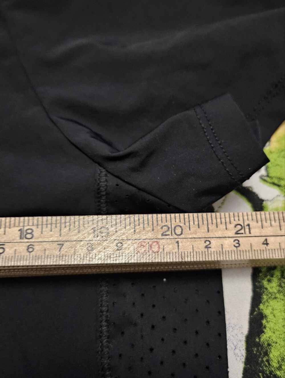Fabletics Black Lightweight Performance Top - Picture 4 of 6